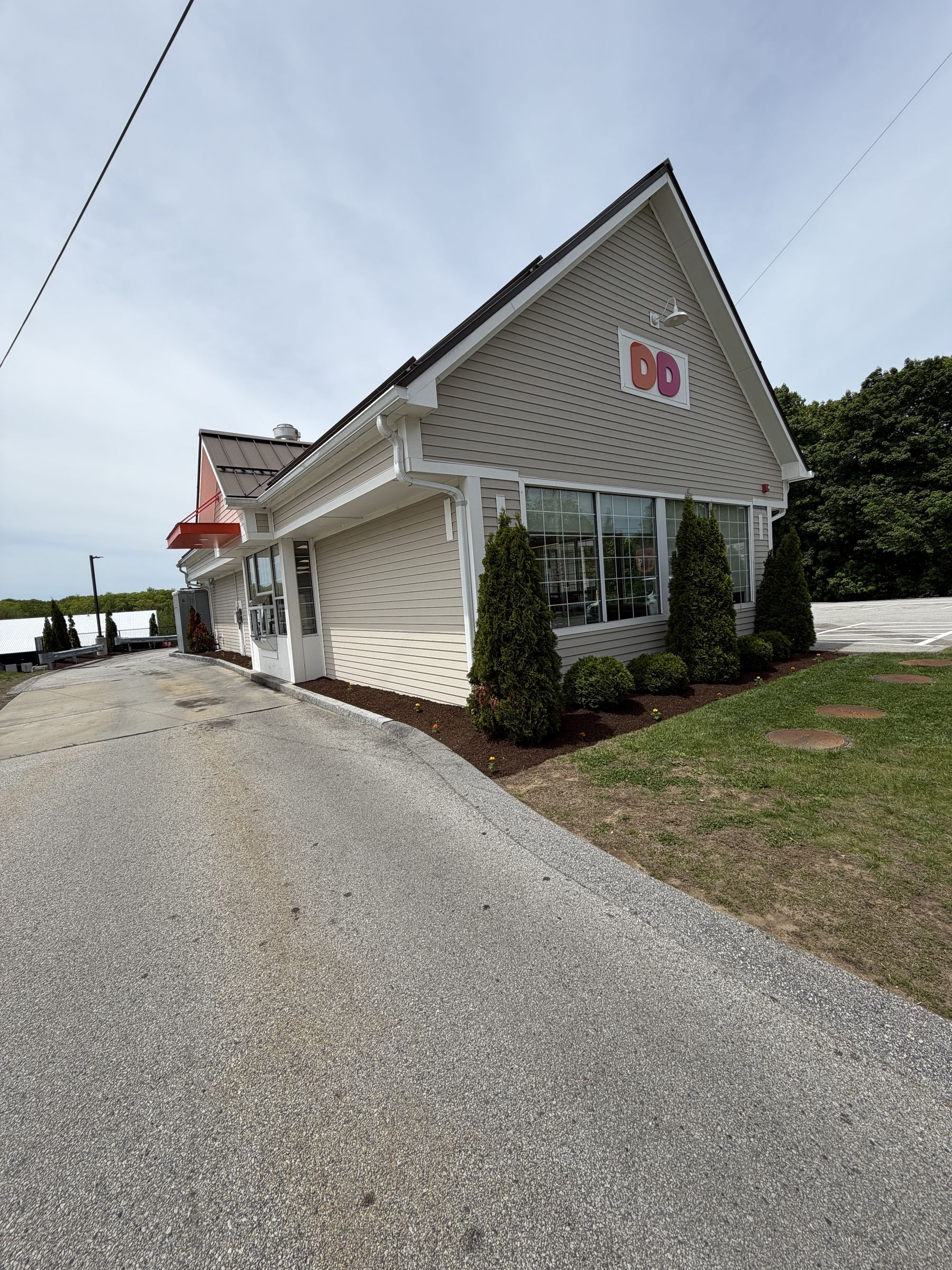 Commercial property with clean landscaping